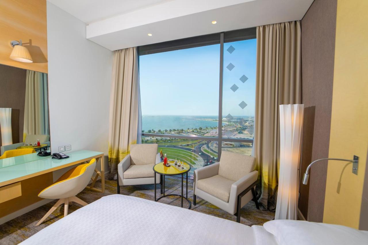 Guest Room Twin Bed with Club Lounge Access