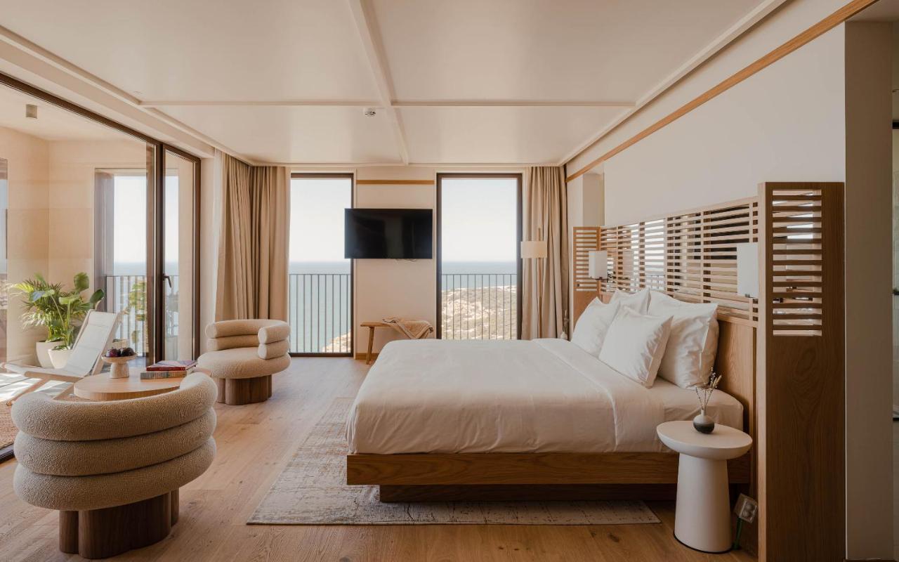 Master Suite with Panoramic Ocean View,1299489082:JPEG