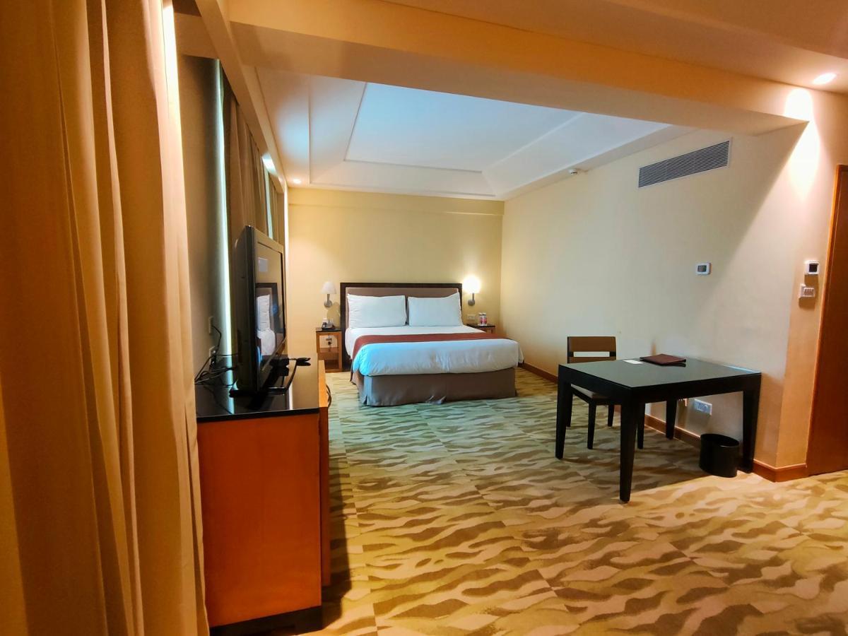 Studio Apartment on session of 30 mins Spa on food & soft beverage services on Laundry service T&C applicable