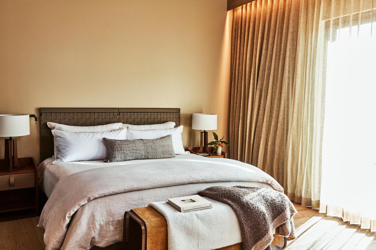 Superior King Room,1303841218:JPEG