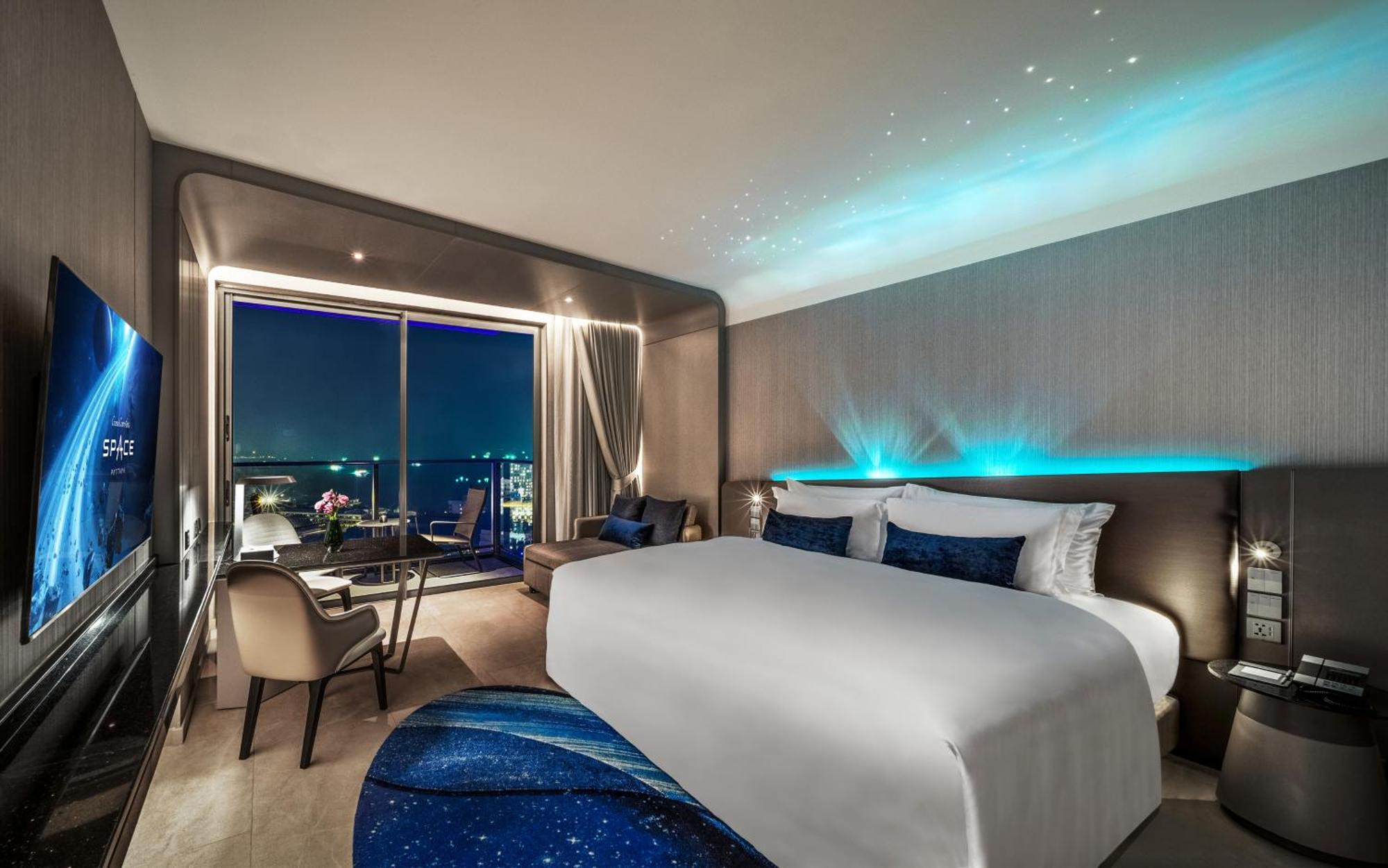 Space Premium King Room