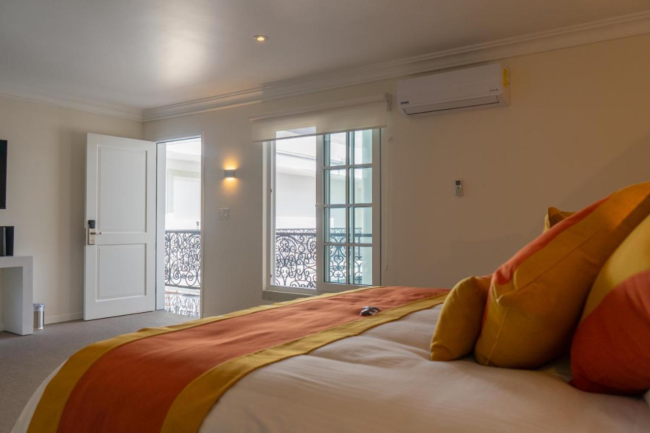 Deluxe King Suite,1304609194:JPEG