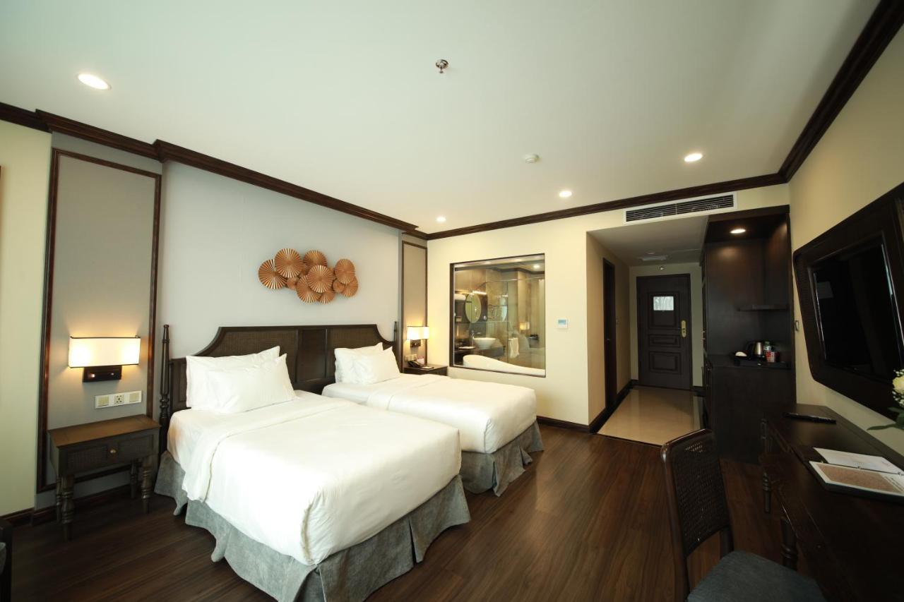 Grand Deluxe Twin Room Balcony Indochine Wing