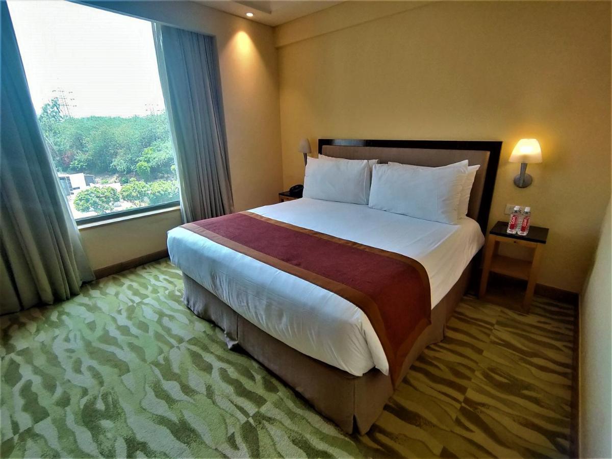 Studio Apartment on session of 30 mins Spa on food & soft beverage services on Laundry service T&C applicable