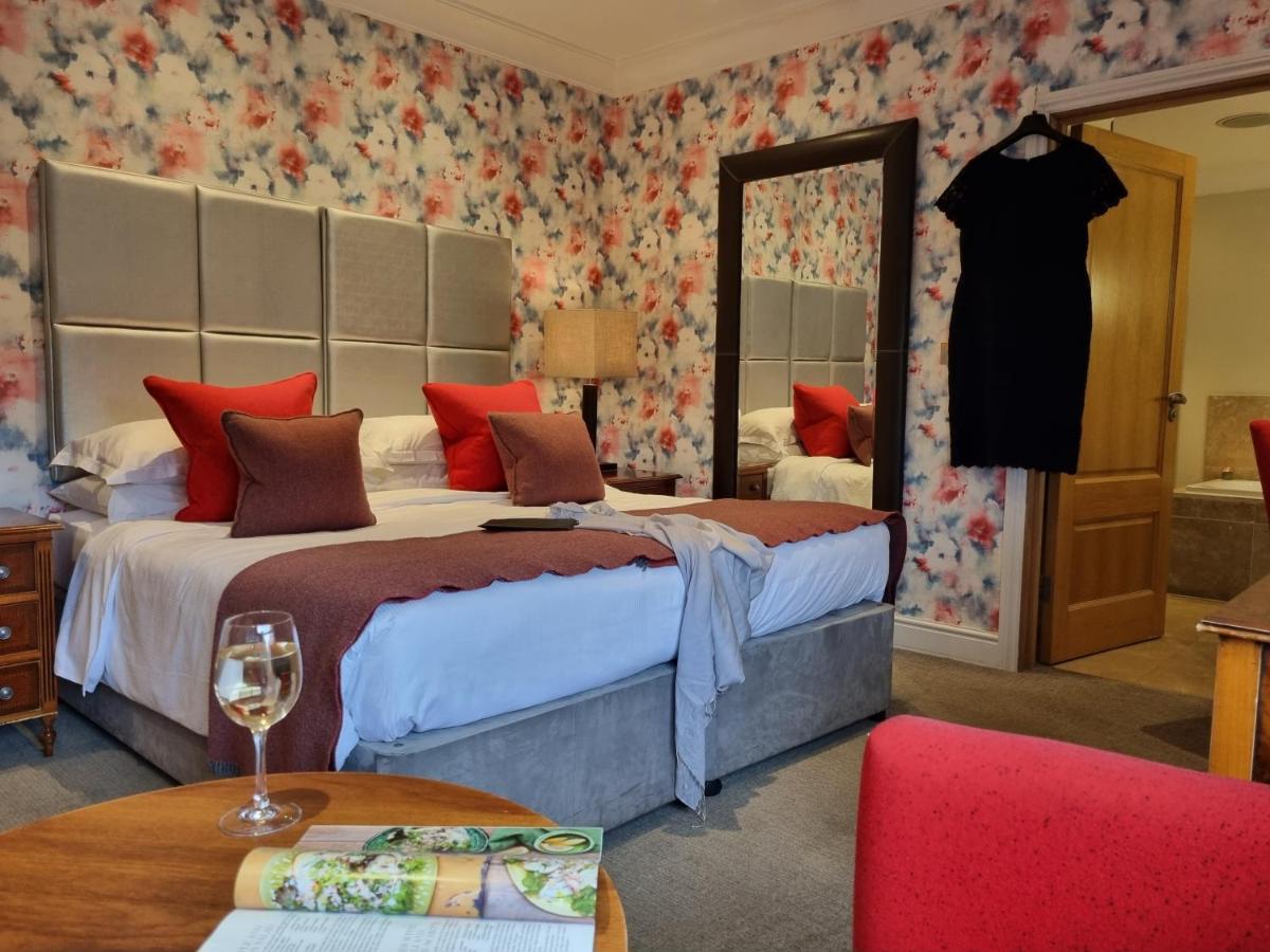 Comfy King Room
