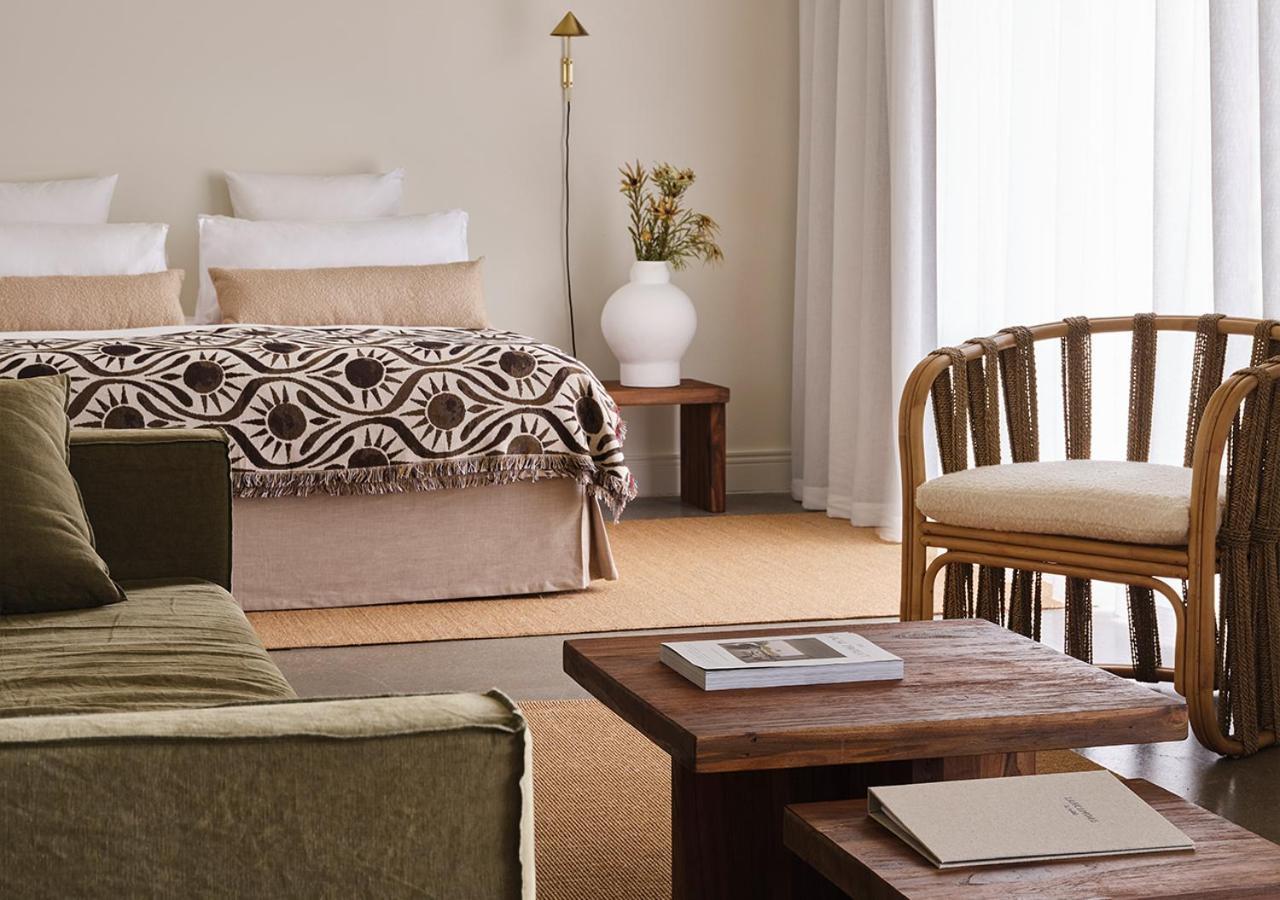 Garden Sunset Suite - Includes Breakfast, Parking and WiFi