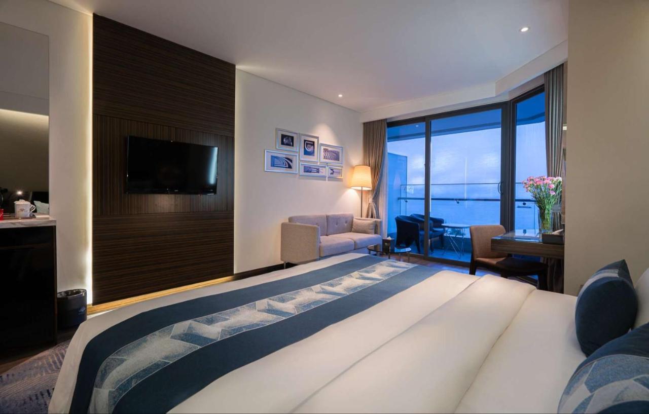 Executive King Room with Ocean View and Balcony