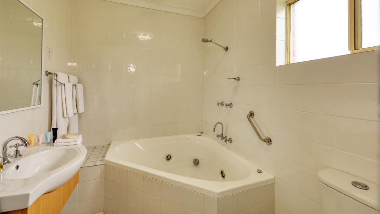 Queen Room with Spa Bath