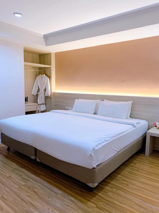 Executive Suite,1310100721:JPEG