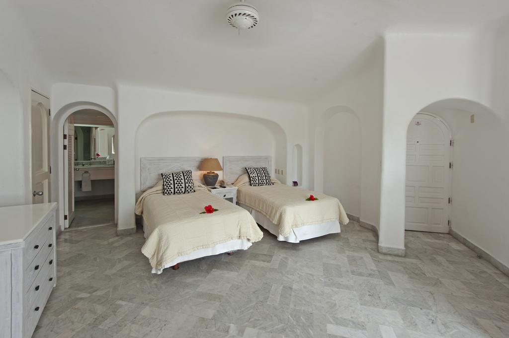 Brisas Beach Club one King Bed,994800409:JPEG