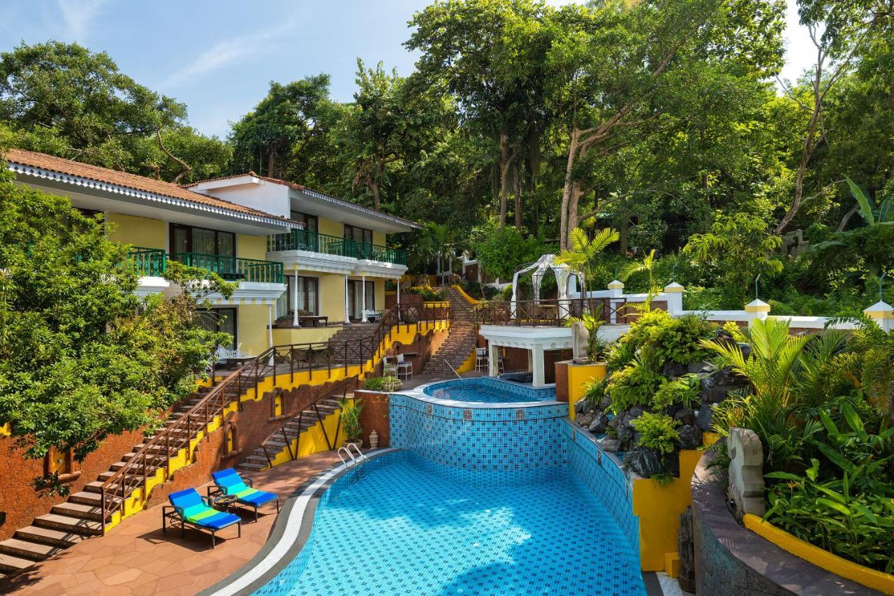 Deluxe Twin Pool View Balcony