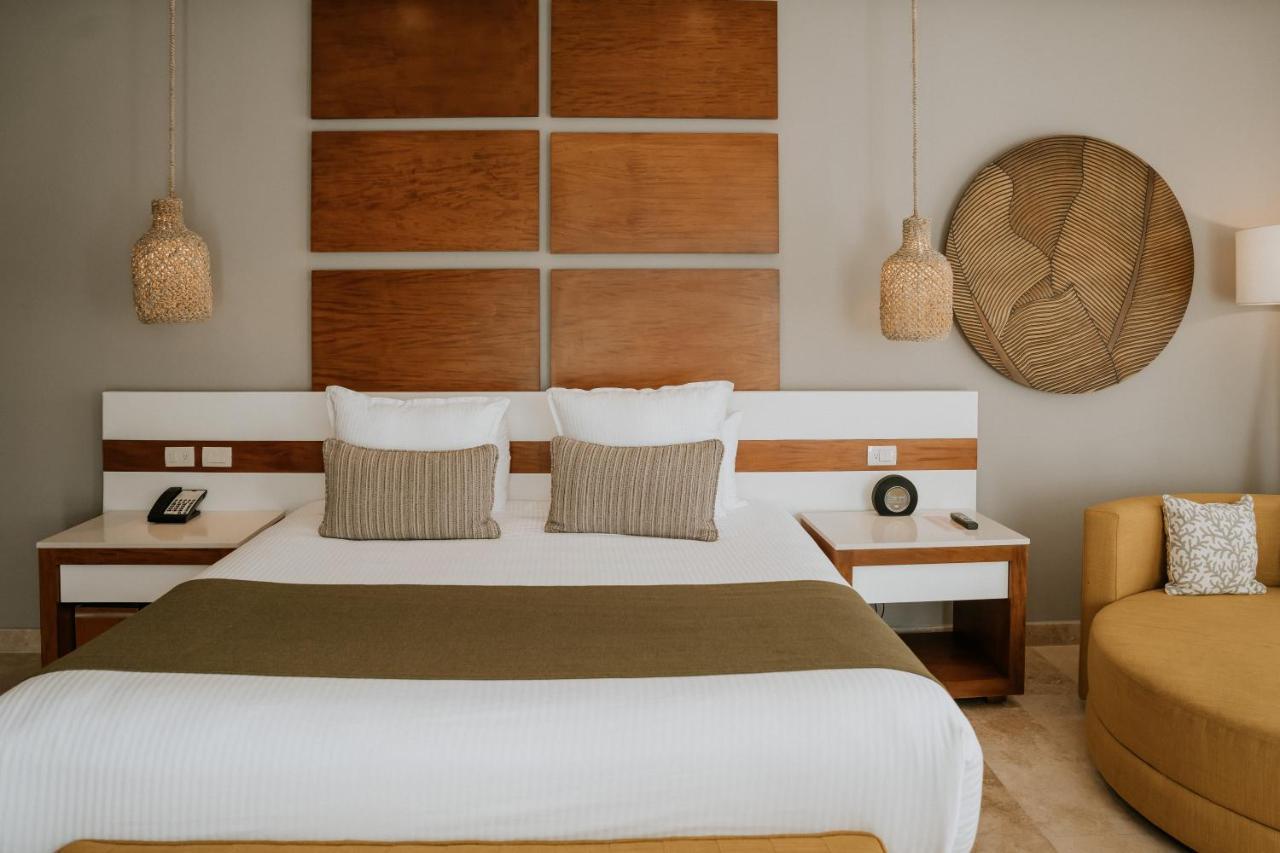 Luxurious Master Suite,1318875700:JPEG