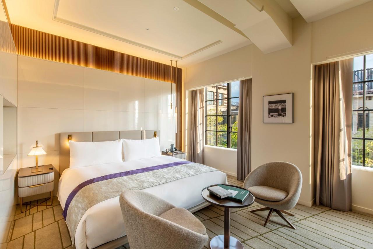 Deluxe King Room with Free Lounge Access