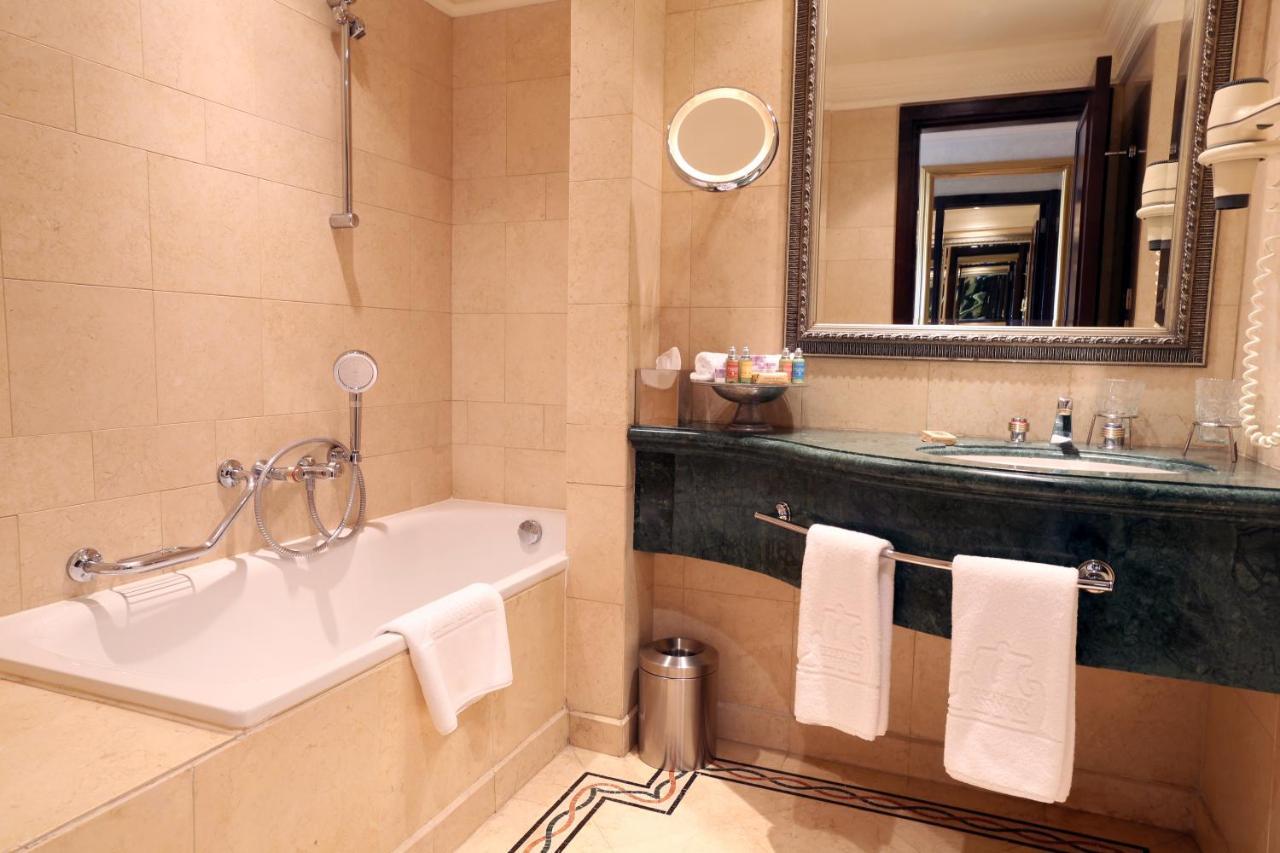Classic Queen Room