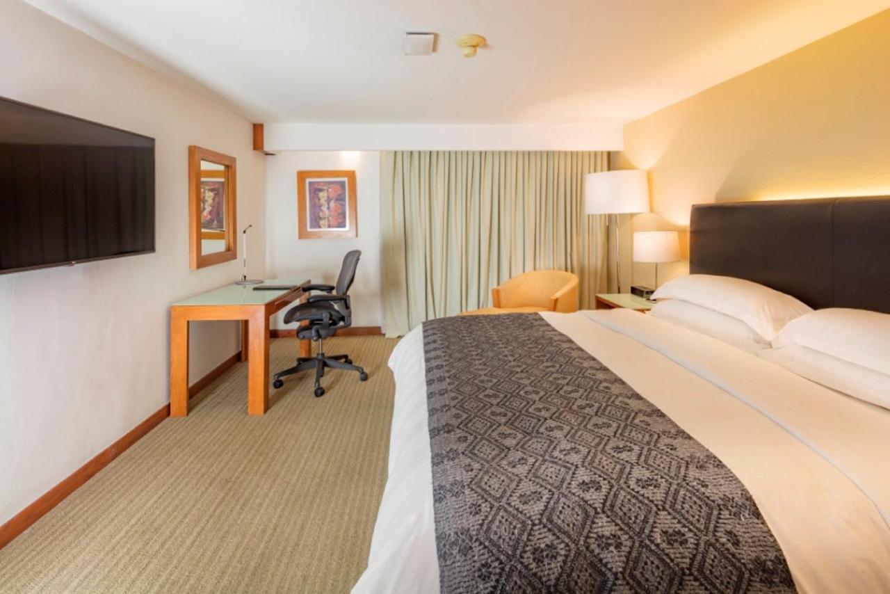 Classic King Room Club Lounge Access