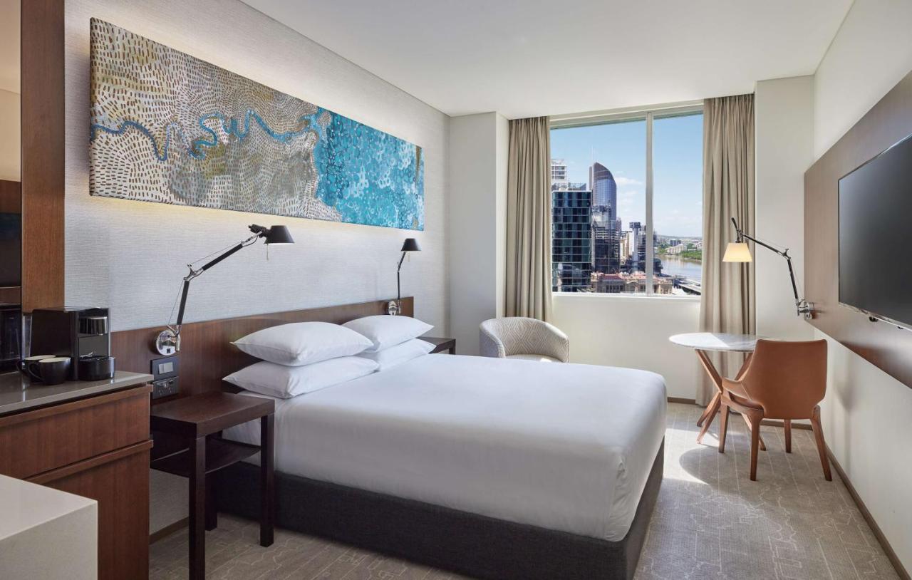 1 Queen Bed High Floor