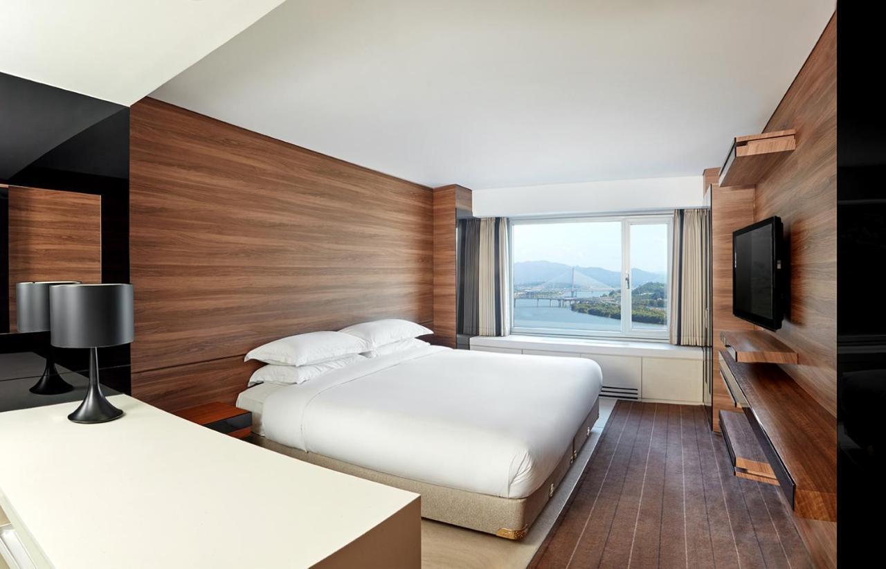 Deluxe Twin Room Mountain View