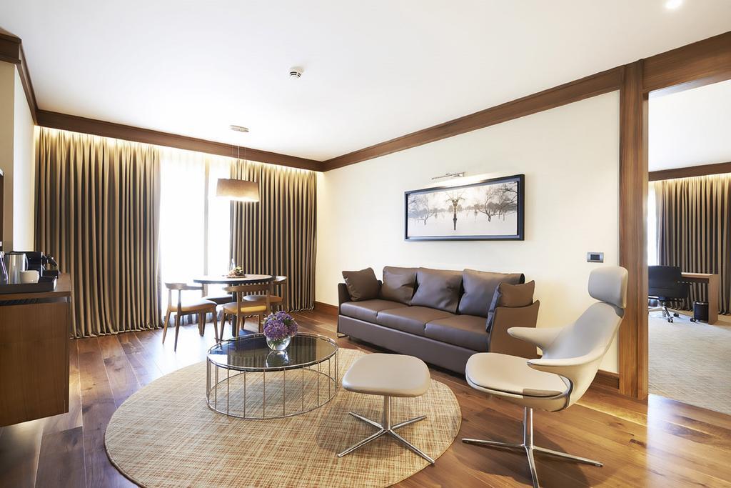 Business Suite,1216707166:JPEG