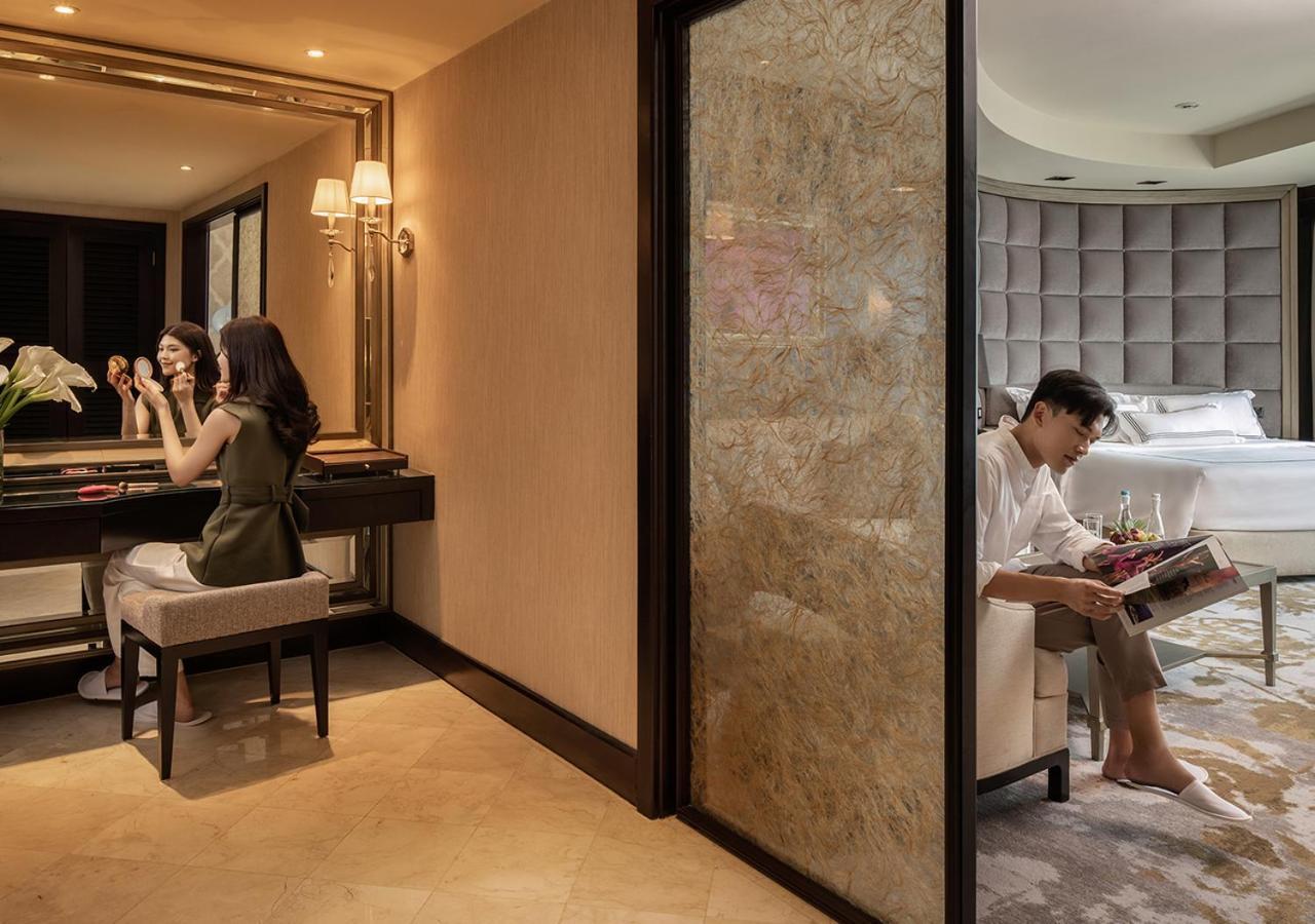 Studio Executive Suite