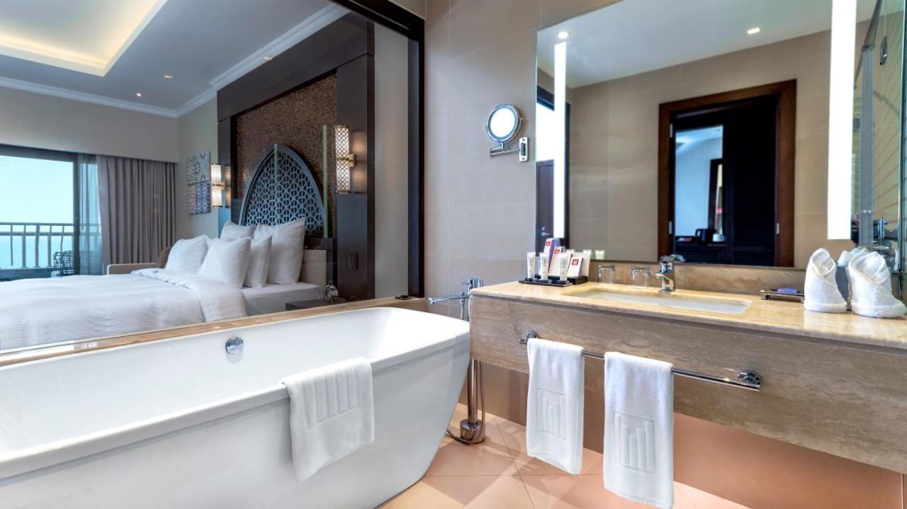 Premier Plus Room with One King Bed