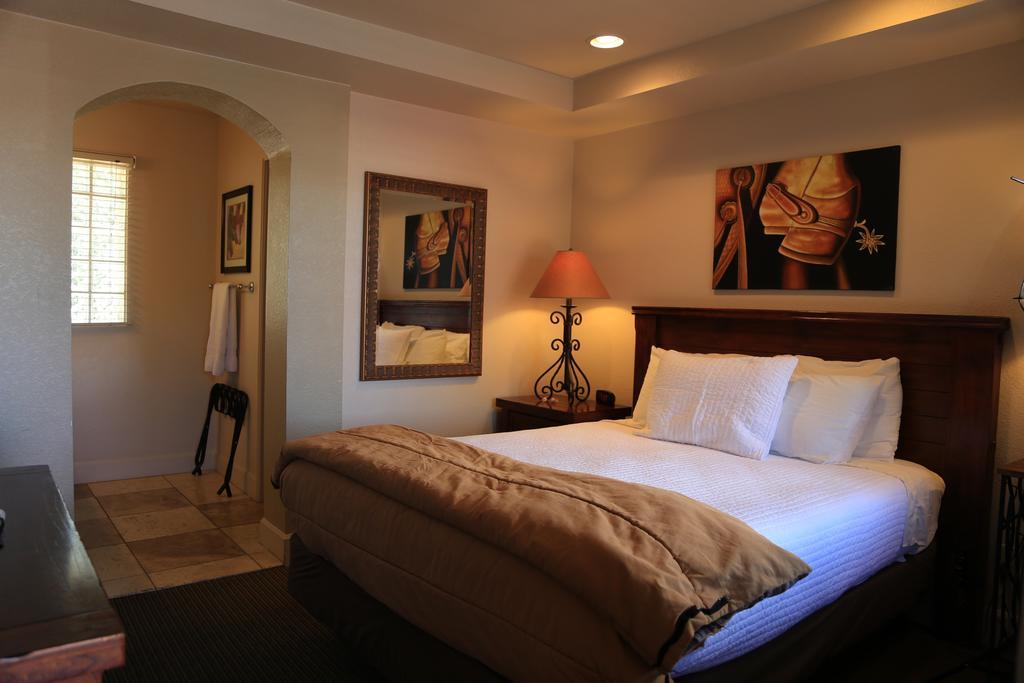 Queen Room,1012448689:JPEG