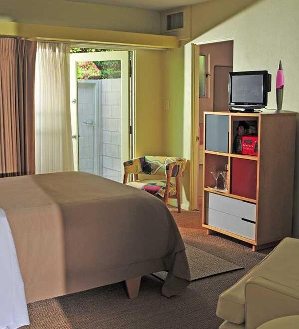 Queen Room Garden View