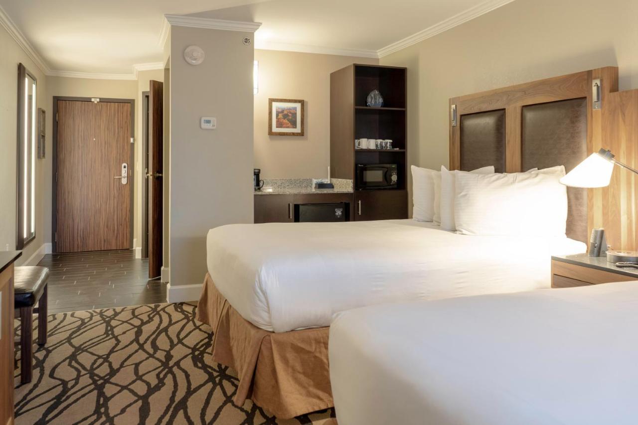 Queen Room with Two Queen Beds,1327866173:JPEG