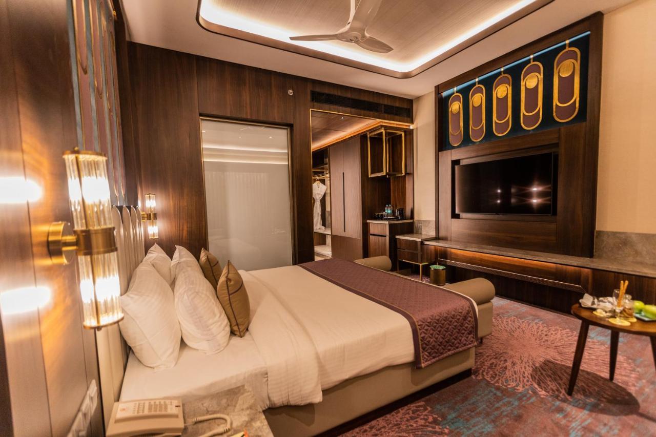 Premier Room 15% Discount on Food and Soft Beverages , SPA , Saloon and Laundry(only washing and Ironing),1665408880:JPEG