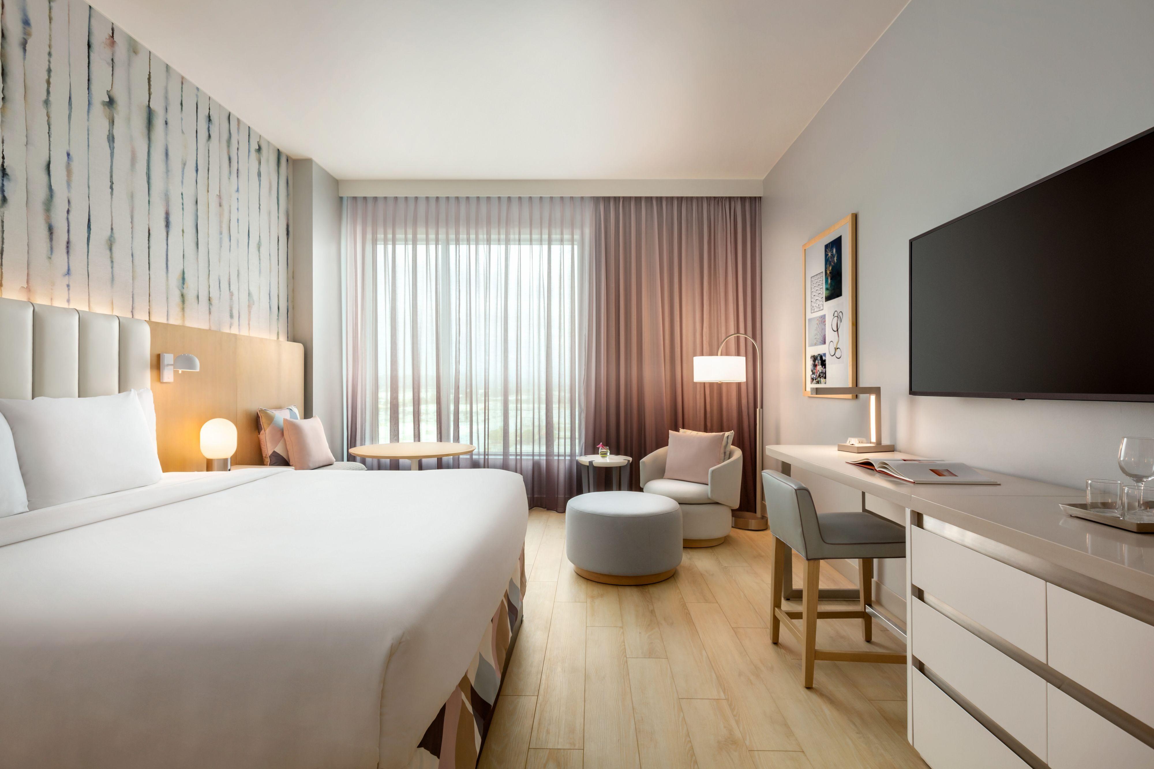 Habitación con cama extragrande.
