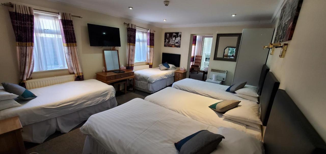 Deluxe Family Room