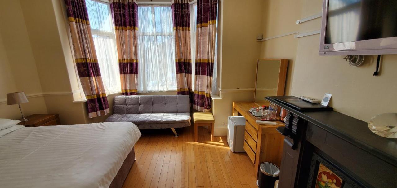 Double Room Private Bathroom