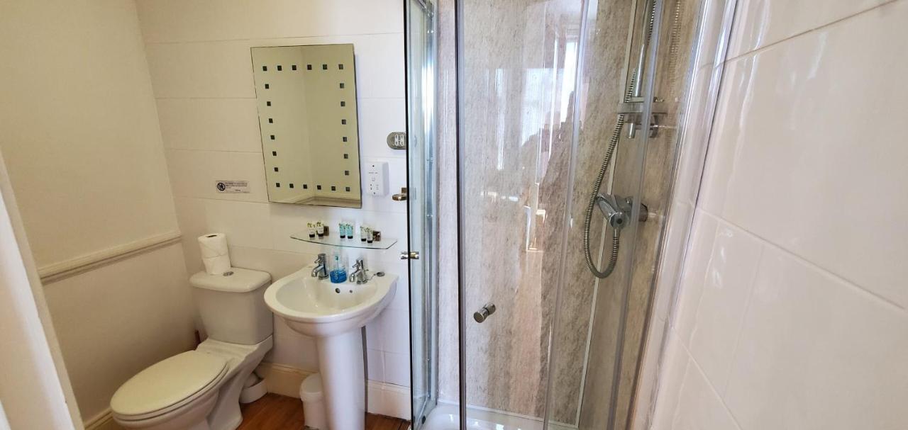 Double Room Private Bathroom