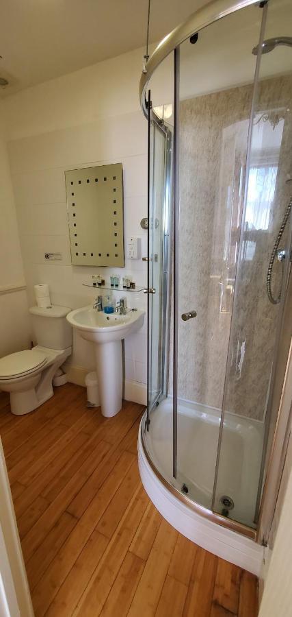 Double Room Private Bathroom