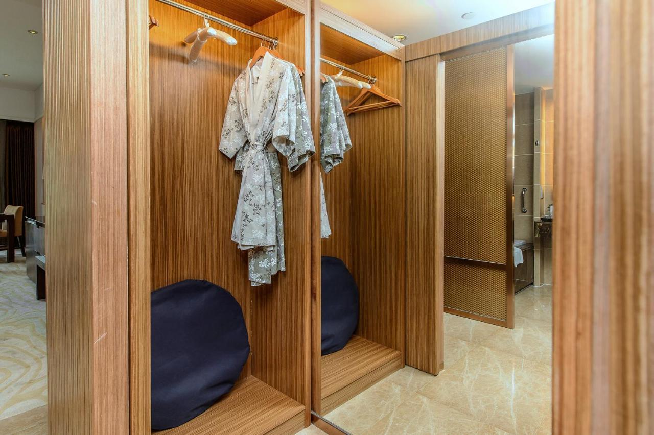 Grande Premiere Room Mountain View
