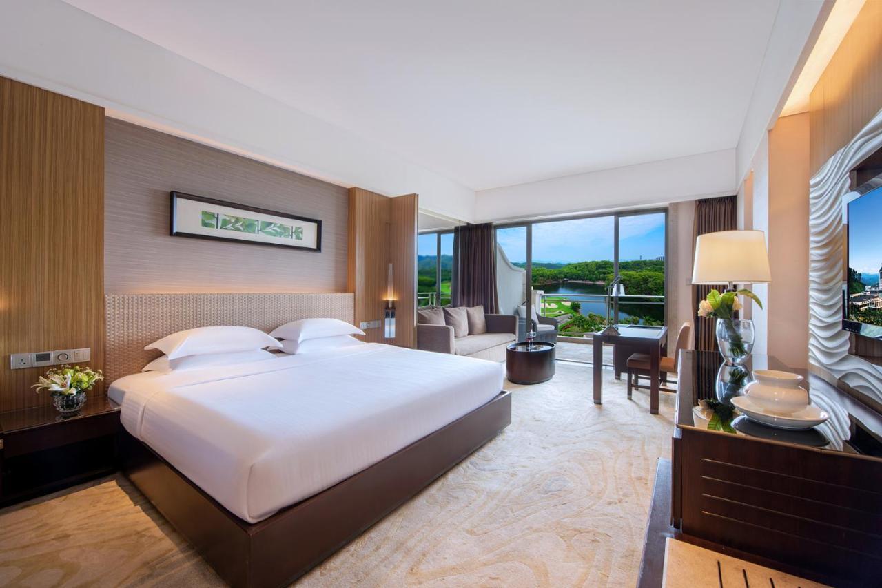 Grande Deluxe King Room Lake View