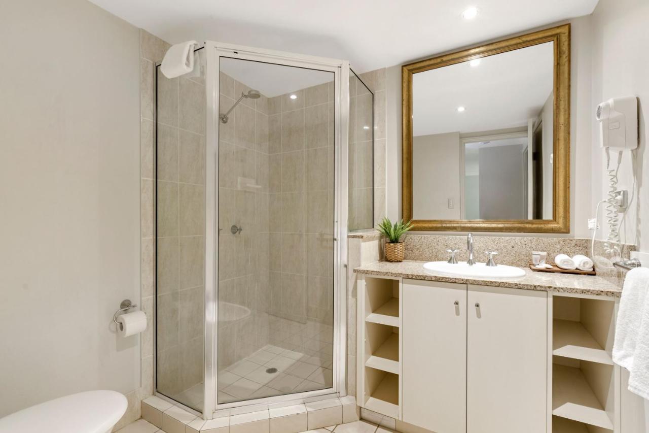Deluxe Two-Bedroom Apartment
