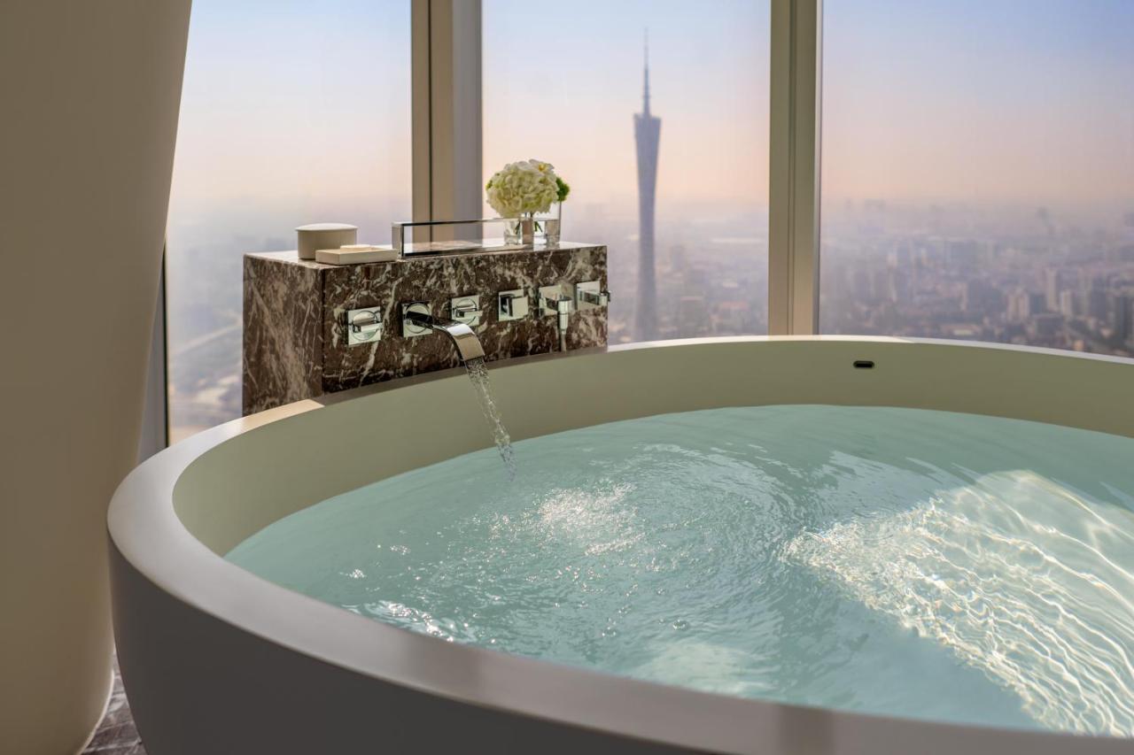 Canton Tower View Room Windowside Bathtub King,1697951570:JPEG