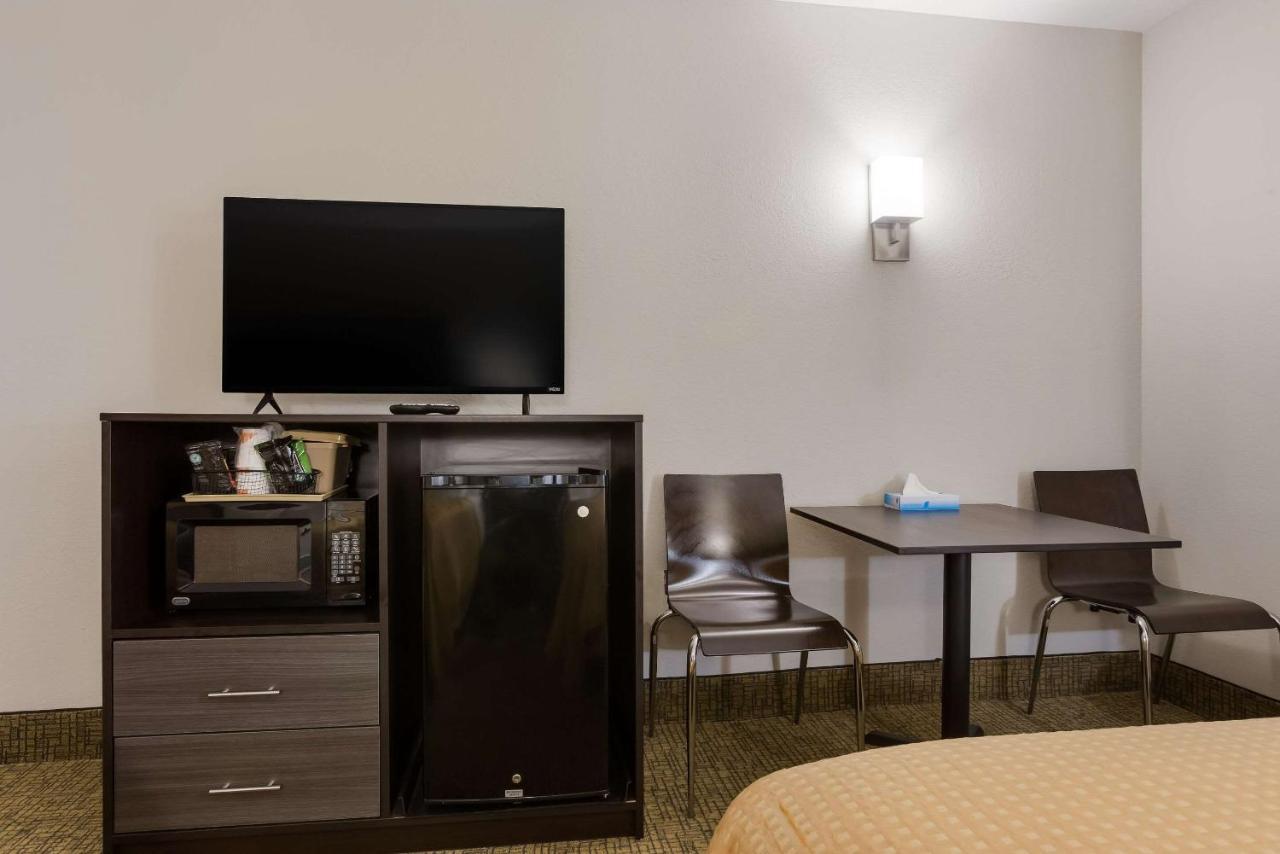 King Room - Accessible/Non-Smoking/No Pets
