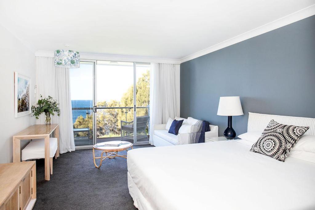 Deluxe Double Room with Balcony and Sea View