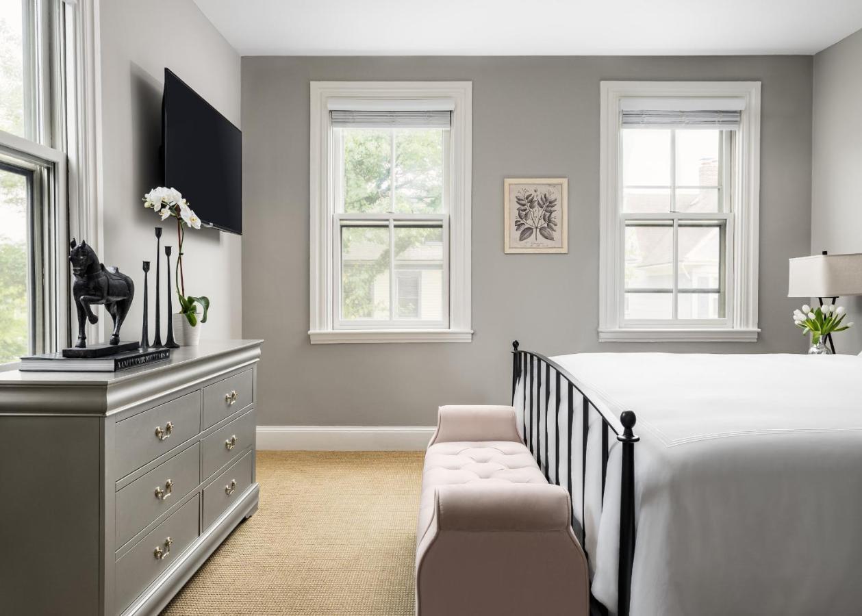 Deluxe King Suite