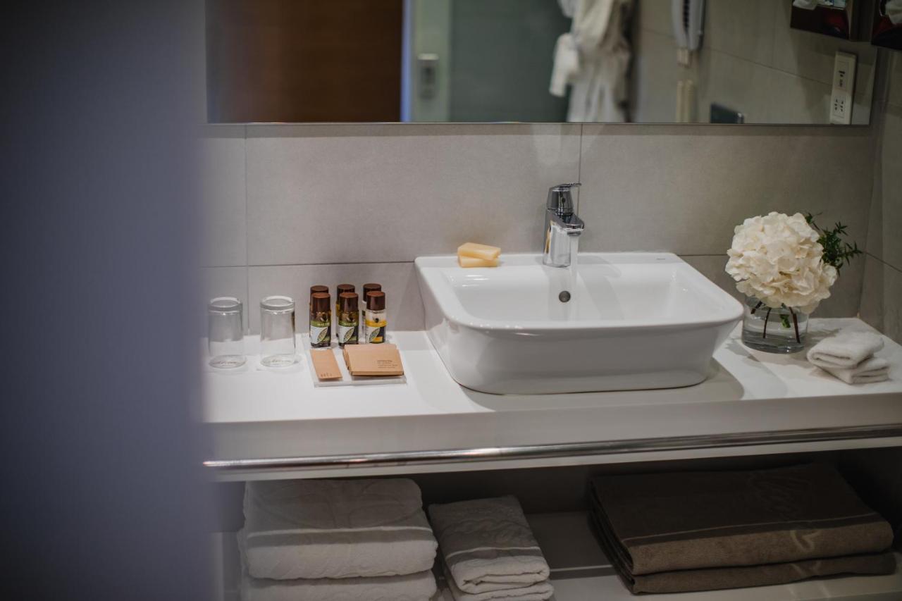 Double or Twin Room Inland View