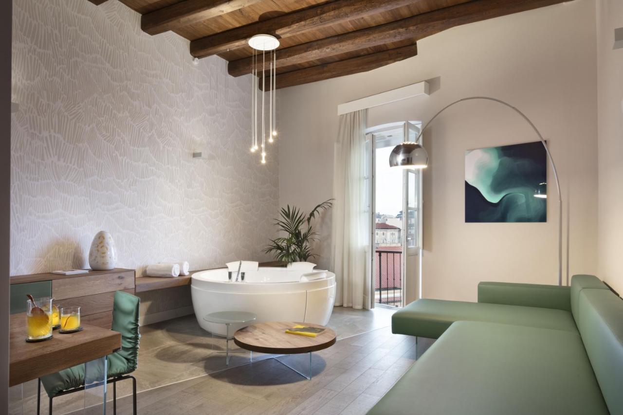 Deluxe Suite Spa Bath,1344275996:JPEG