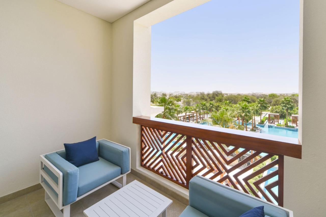 Grand Deluxe Room 1 King Pool View Balcony