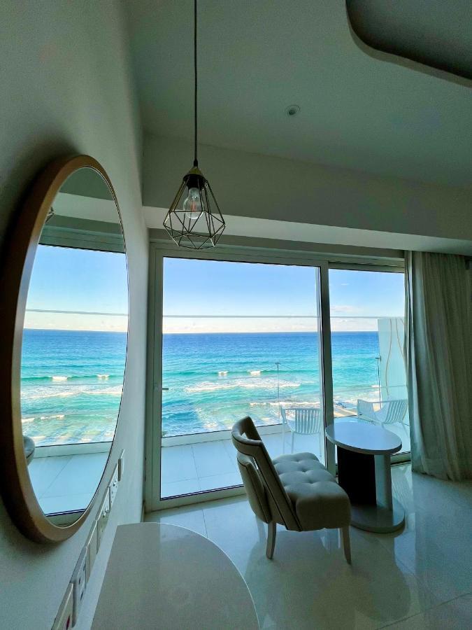 Double or Twin Room Front Sea View