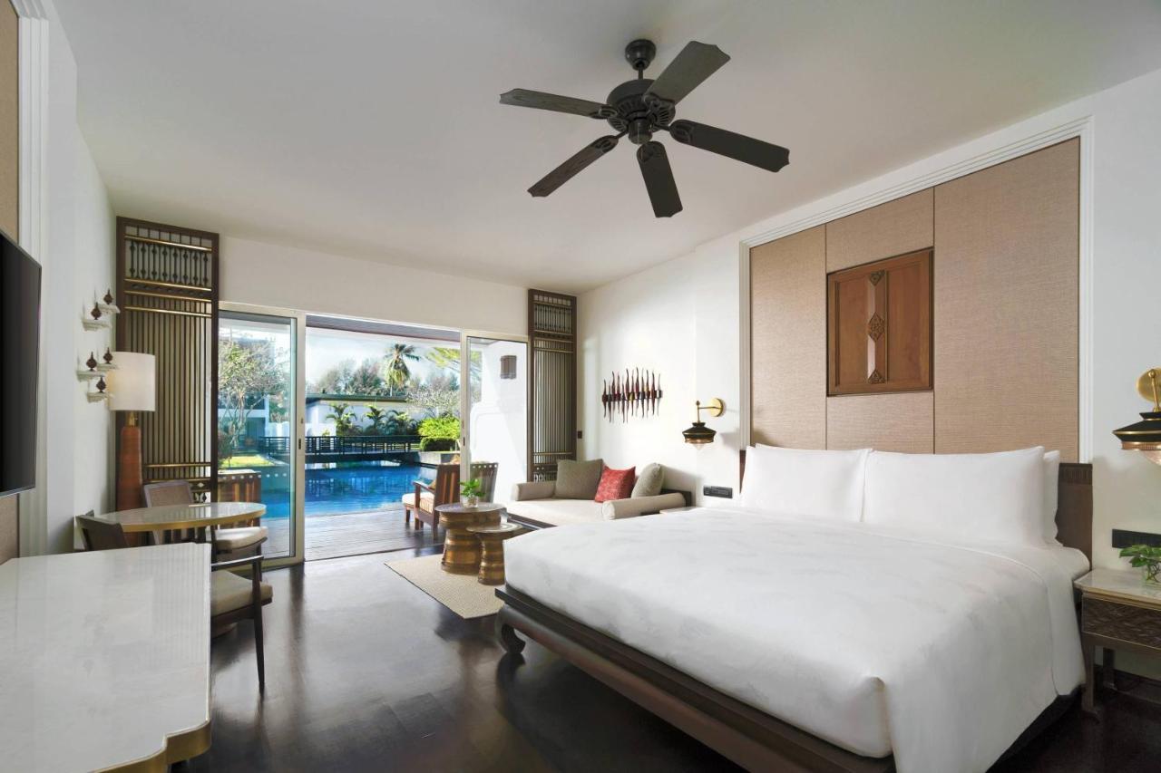 Deluxe King Room with Sofa Bed - Pool Access,1128027750:JPEG