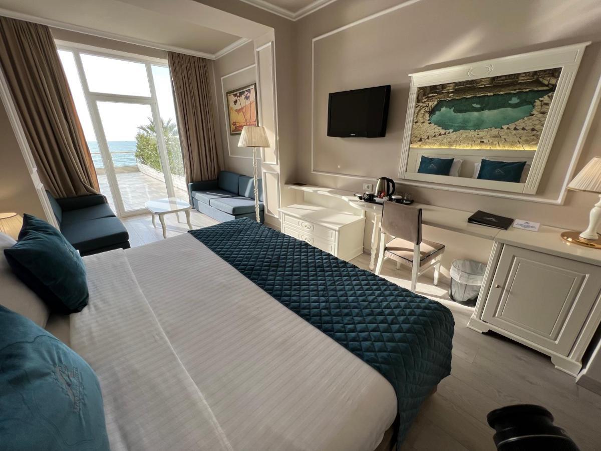 Executive King Room Sofa Bed