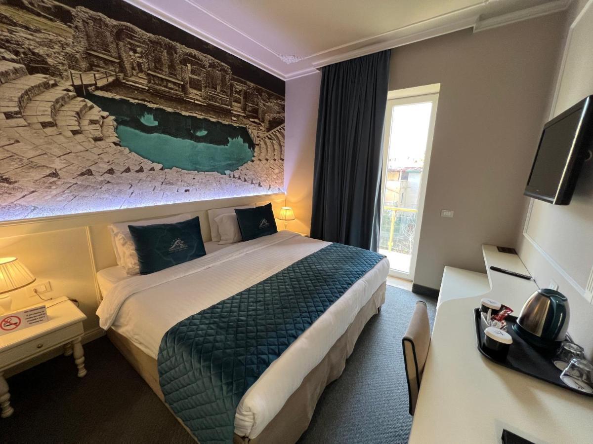 Standard Double or Twin Room Corner Sea View