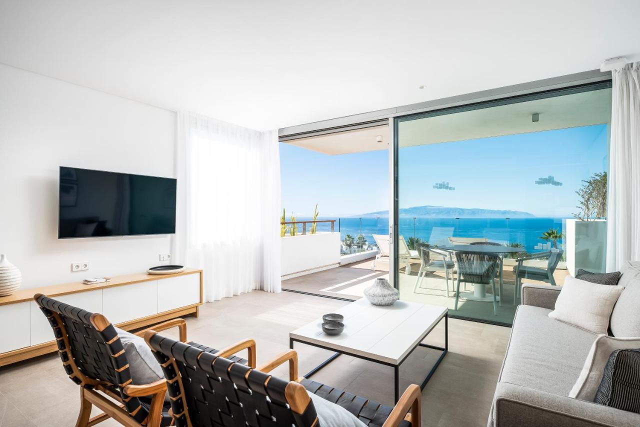 One-Bedroom Suite with Sea View