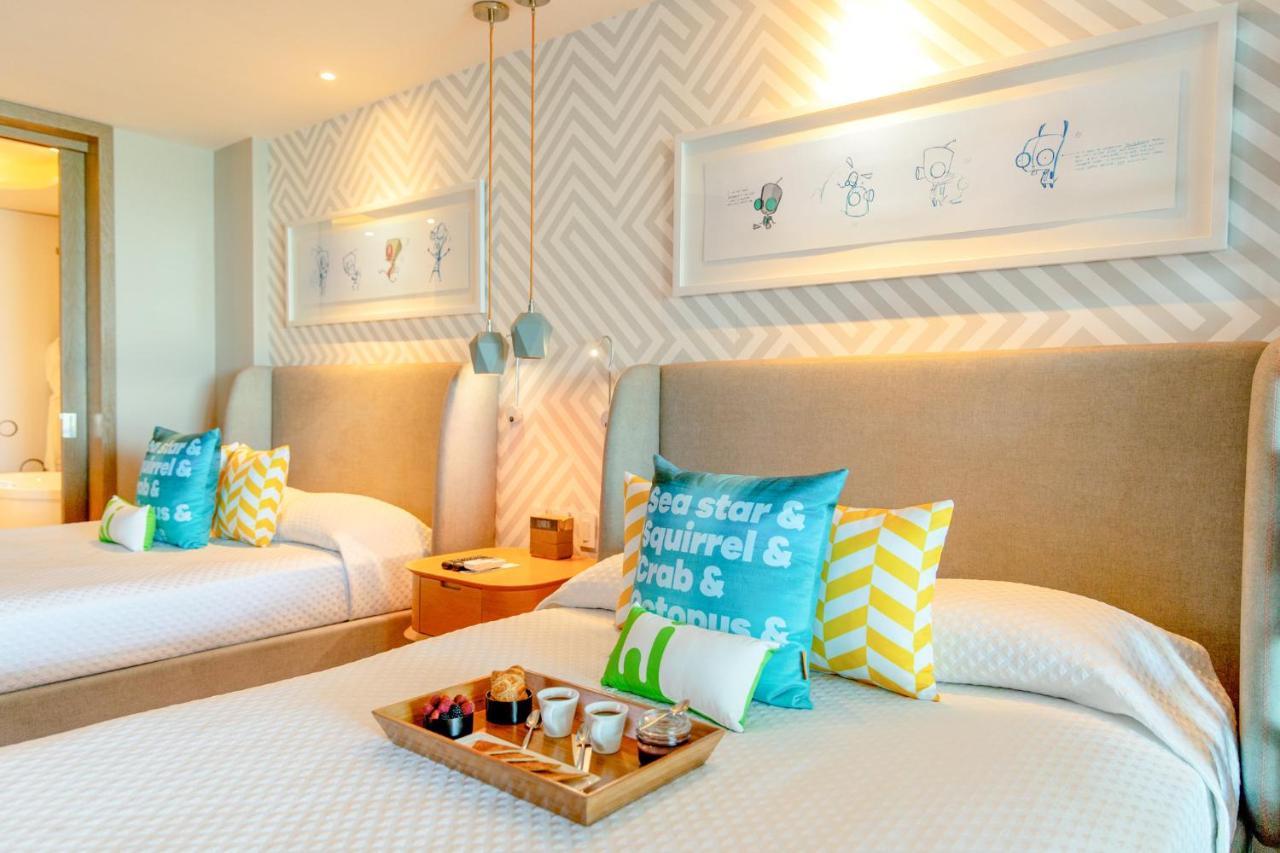Swim-Up Oceanfront Queen Suite