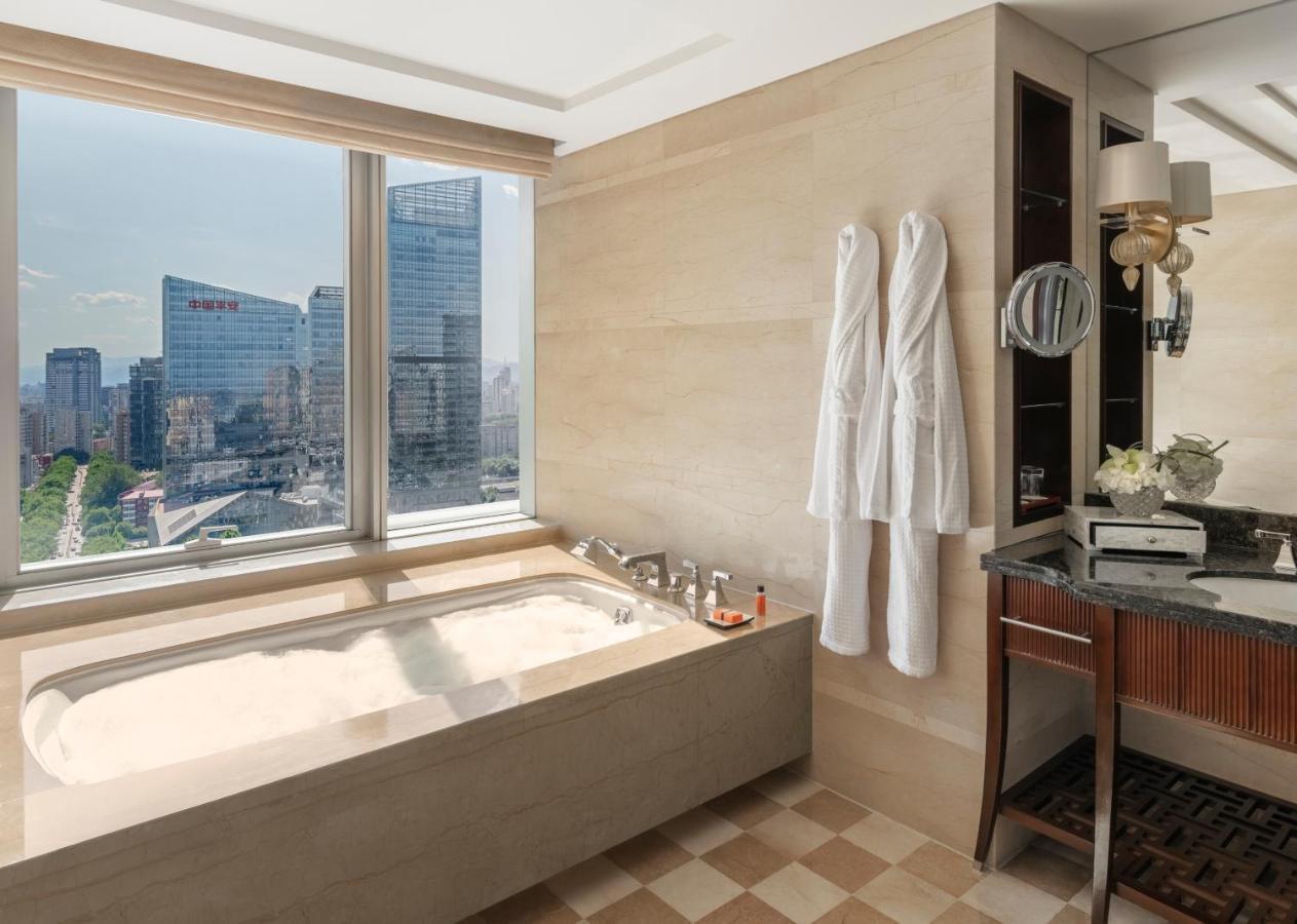 Deluxe King Room City View